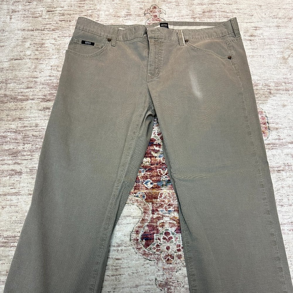 Hugo Boss Men's Ivory Regular  Fit Pants Size 38/32 In Good Shape